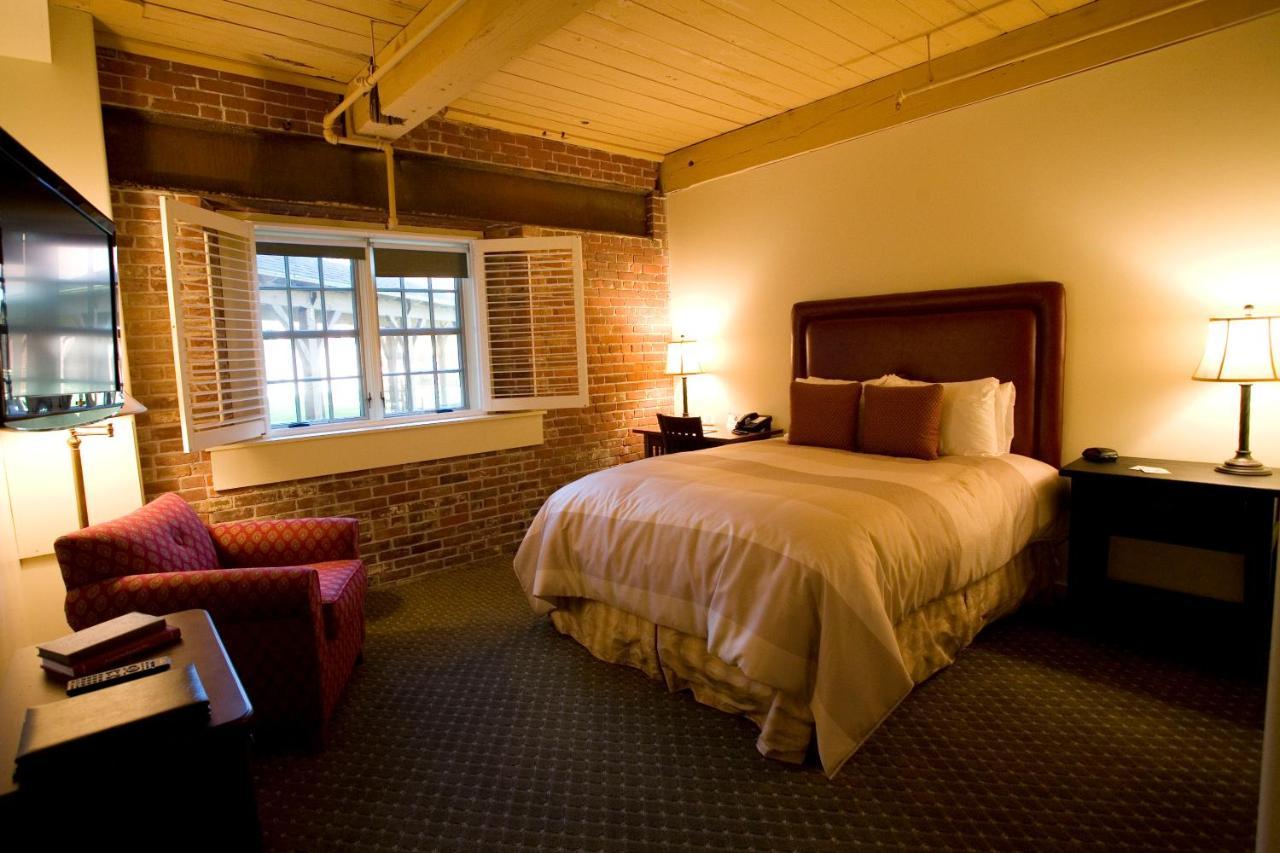 The Common Man & Restaurant Hotel Claremont
