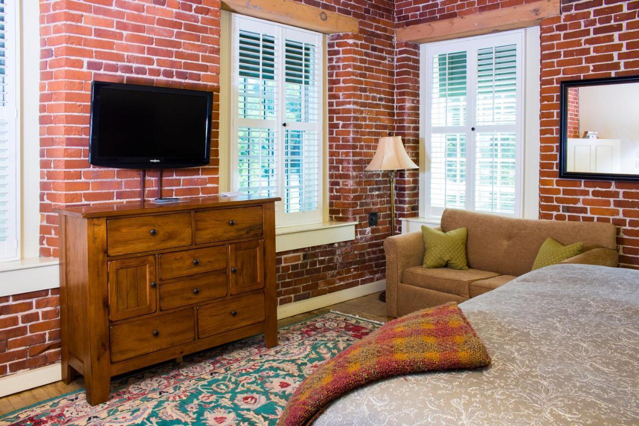 Hotel The Common Man & Restaurant 4*