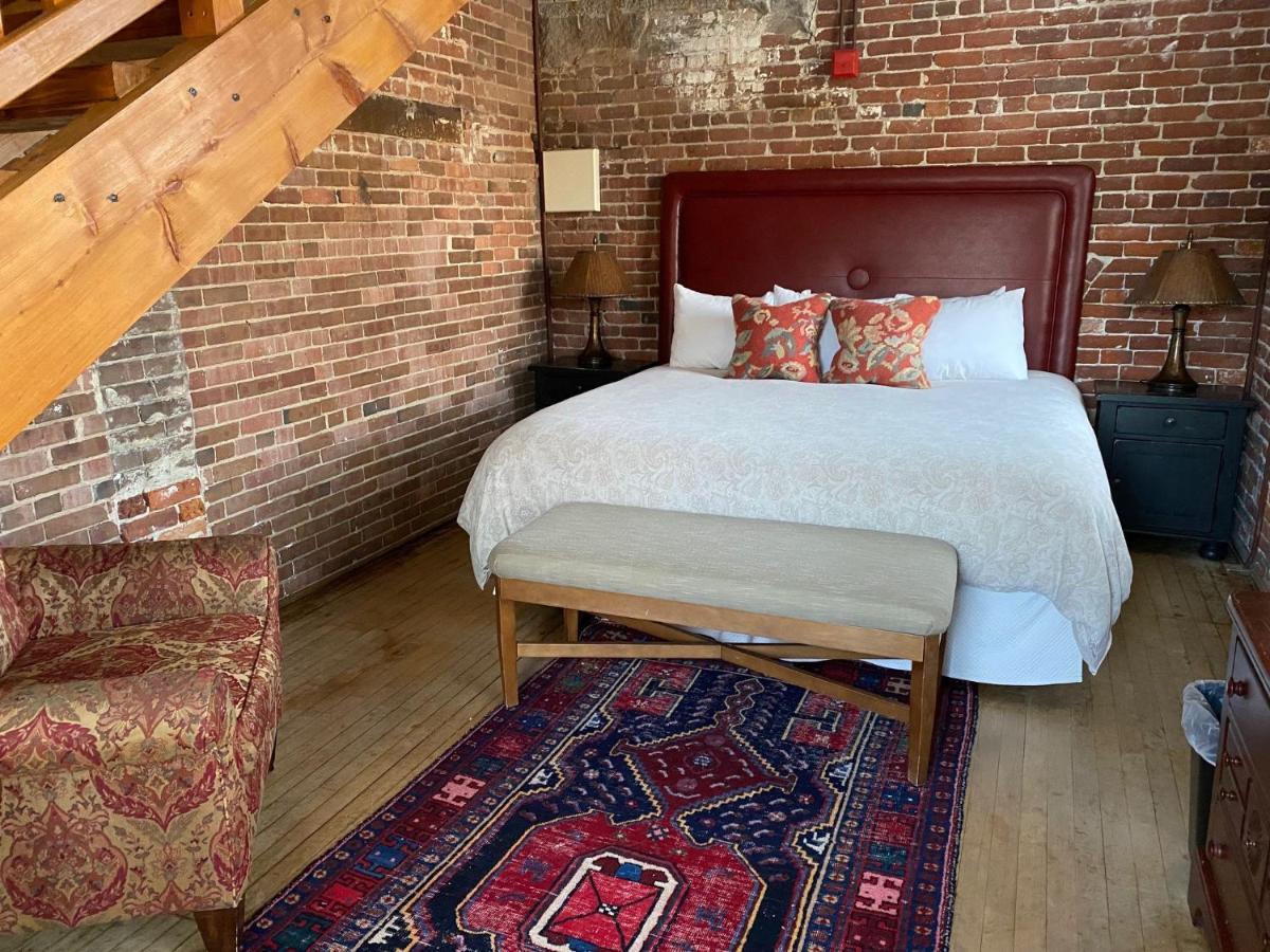 Hotel The Common Man & Restaurant 4*